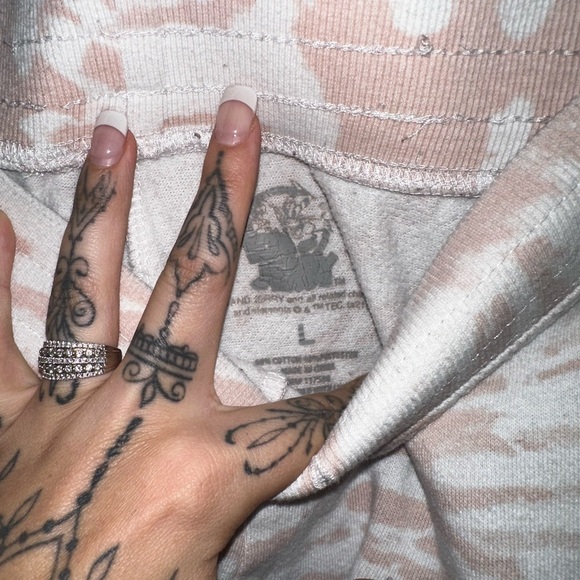 Disney Tom and Jerry Cream and Gray Pajama Set - Picture 4 of 8